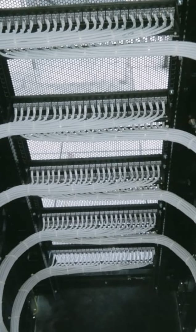 White Arc Cables B&W
